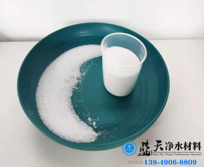 聚丙烯酰胺絮凝劑在石油開(kāi)采中充當(dāng)了重要的角色.jpg